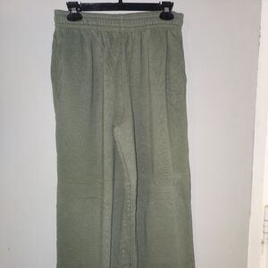 Womens size med 7-9 Green Sweatpants [Sunday]